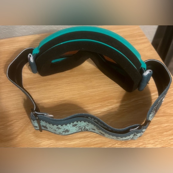 SMITH Kids Goggles - Aqua Frame with Brown Lenses - Picture 2 of 2